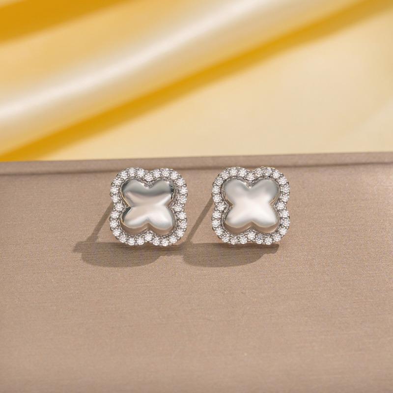 Womens Light Luxury Four Leaf Clover Inlaid Zircon Full Diamond Stud Earrings Jewelry