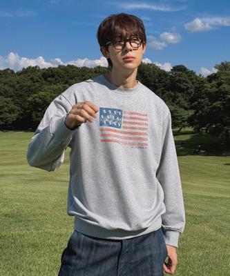 WHO.A.U American Flag Sweatshirt / Whmwg2492U