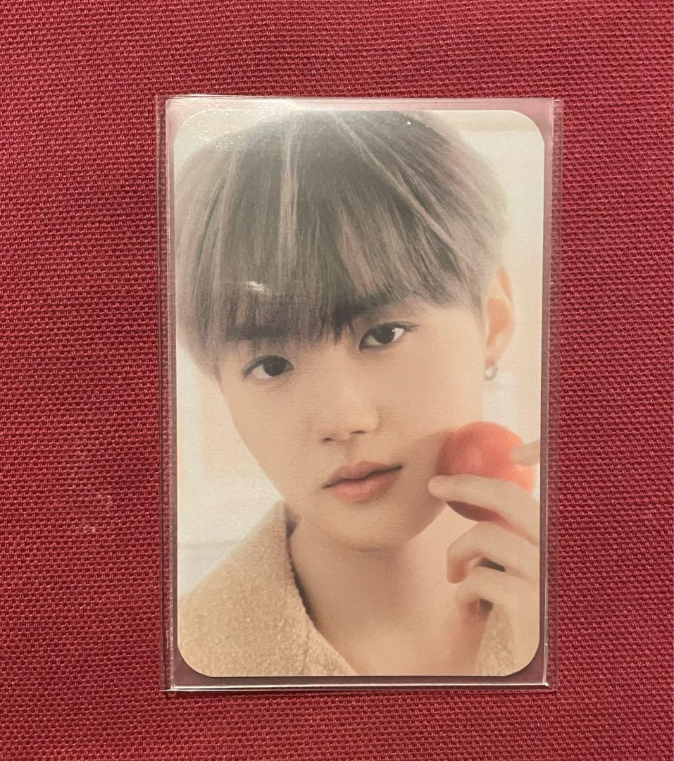 

[USED] TREASURE 4th Anniversary Magazine YG SELECT Bonus Trading Card Doyoung