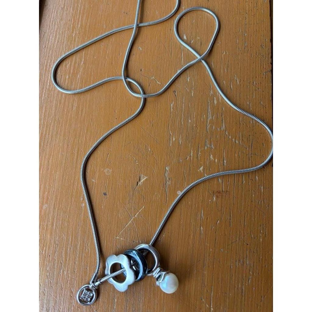 Used GIVENCHY necklace pearl flower motif