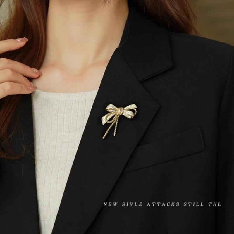 Rhinestone Bowknot Brooch Pins for Women Metal Alloy Elegant Bow Tie Suit Clothing Coat Jewelry Party Accessories Gifts