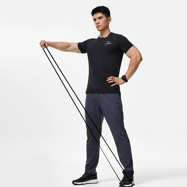 Li Ning Fitness Series Buchstabenlogo Print Ice Feel Feuchtigkeitstransport Kurzarm T-Shirt Herren Tops Schwarz ATST577-1