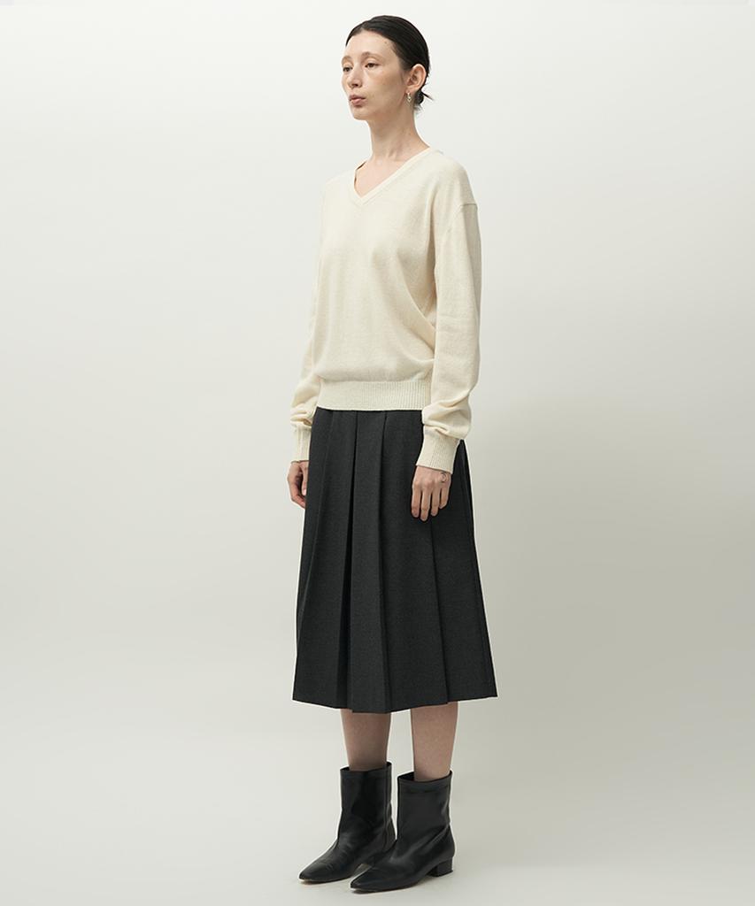 Leopeusaideuhwaiteulabel Noble V Neck Knit Ivory
