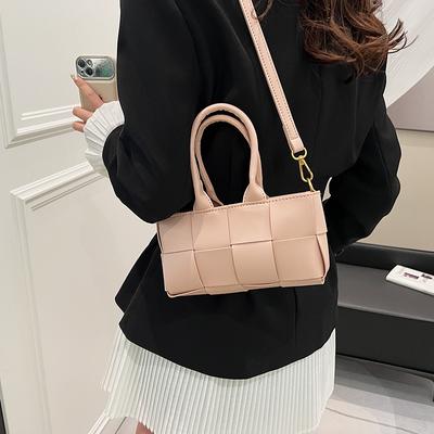 This Year's Popular and Fashionable High-end Textured Handbags, the New Versatile Woven Small Square Bag In Spring 2025