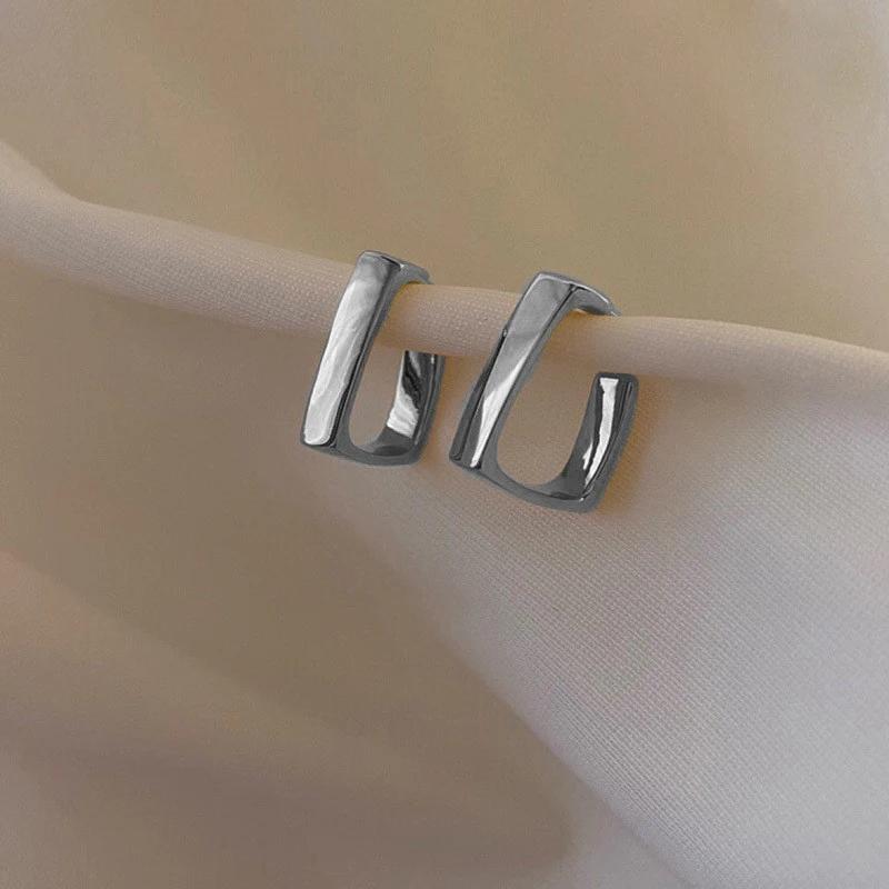 

New Korean Vintage Enamel Stud Earrings for Women French Romantic New In Jewlery Simple Female Party Earrings for Women Gifts