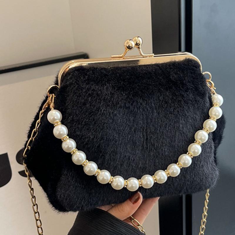 2025 autumn new fashion single shoulder simple trend crossbody foreign style portable shell bag plush bag women