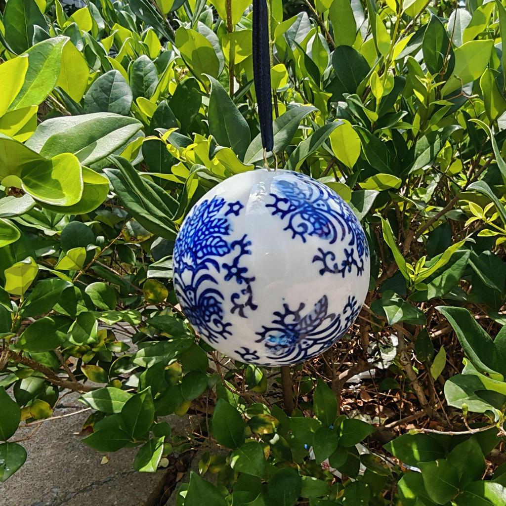 Blauer und weißer Jingdezhen Keramikkugel-Anhänger - Auto- und Weihnachtsdekoration.