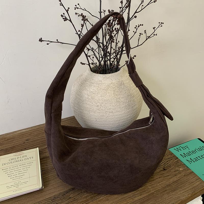 Suede large-capacity retro dumpling bag, new women's commuter casual oblique span single shoulder armpit bag