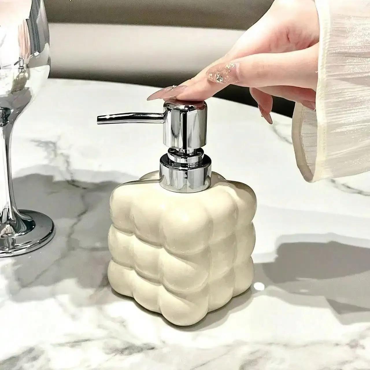 

450ml Liquid Soap Dispenser Press Separated Bottle Bathroom Accessories Ceramic Household Body Wash Shampoo Dispenser Bottle 450ml