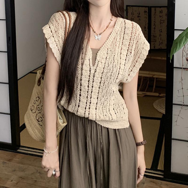 No Inner Wearness Lightweight Hollow Crochet Knit Vest Women's Sleeveless Summer Top Casual Short Layered Outerwear