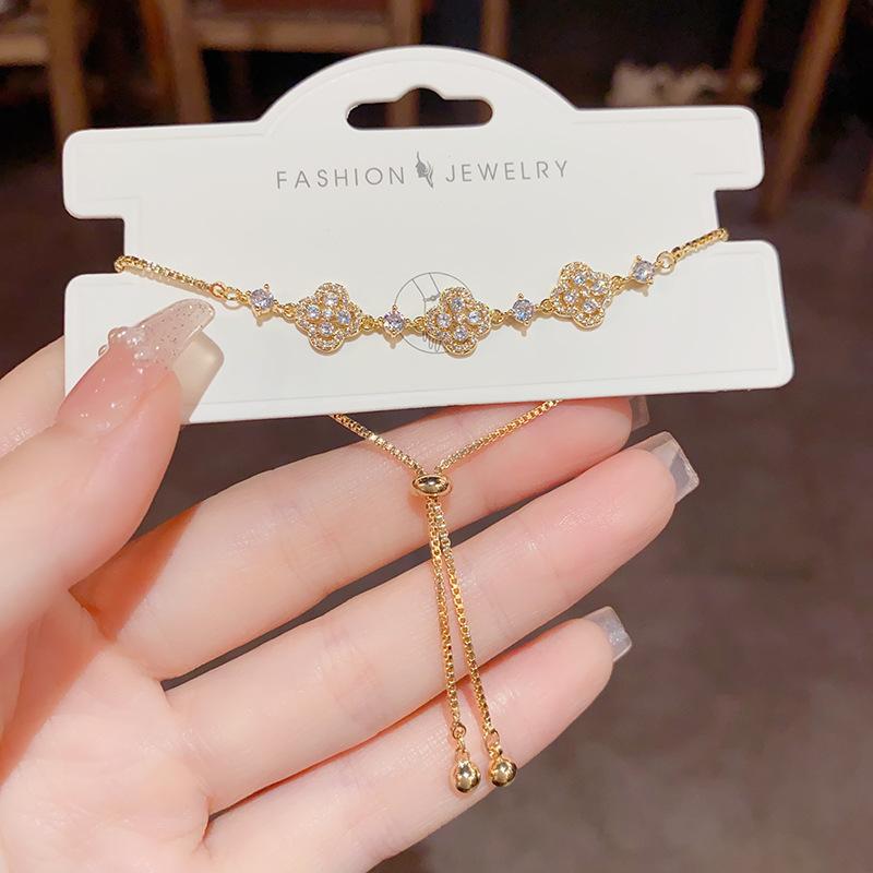 Vintage Style Three-Stone Flower Charm Bracelet with Zircon Stones 18K Gold Plated Copper Alloy Luxurious Women's Gift