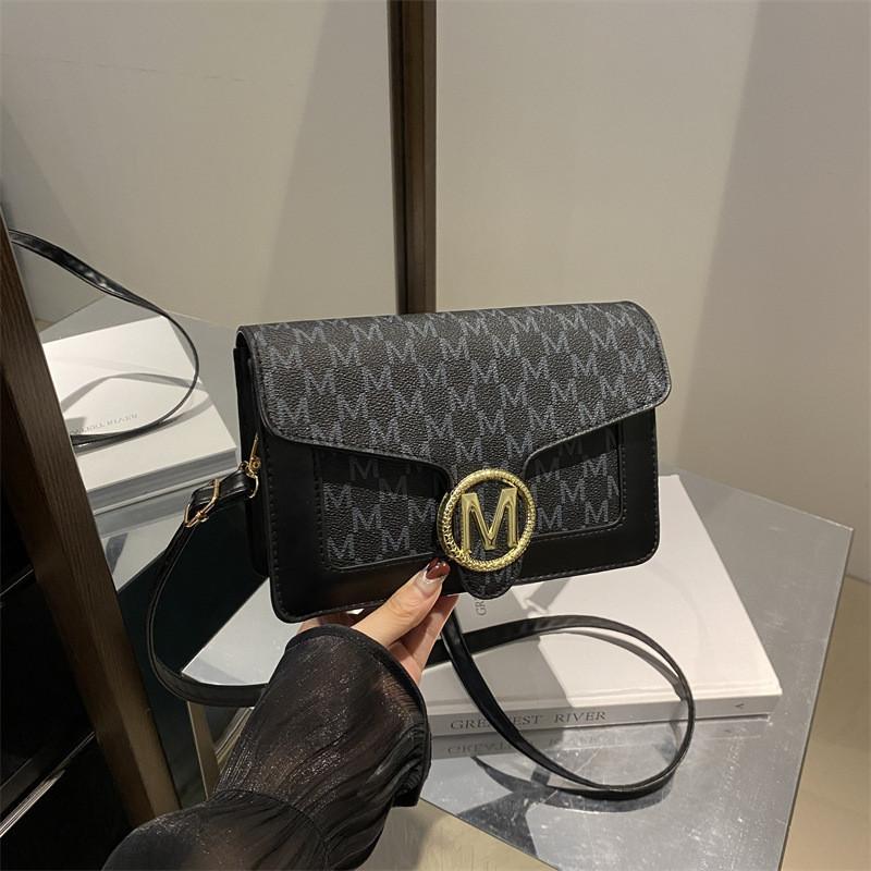 

Stylish Korean Retro Small Square Bag For Women In Black Pink Cream And Brown Colors чёрный