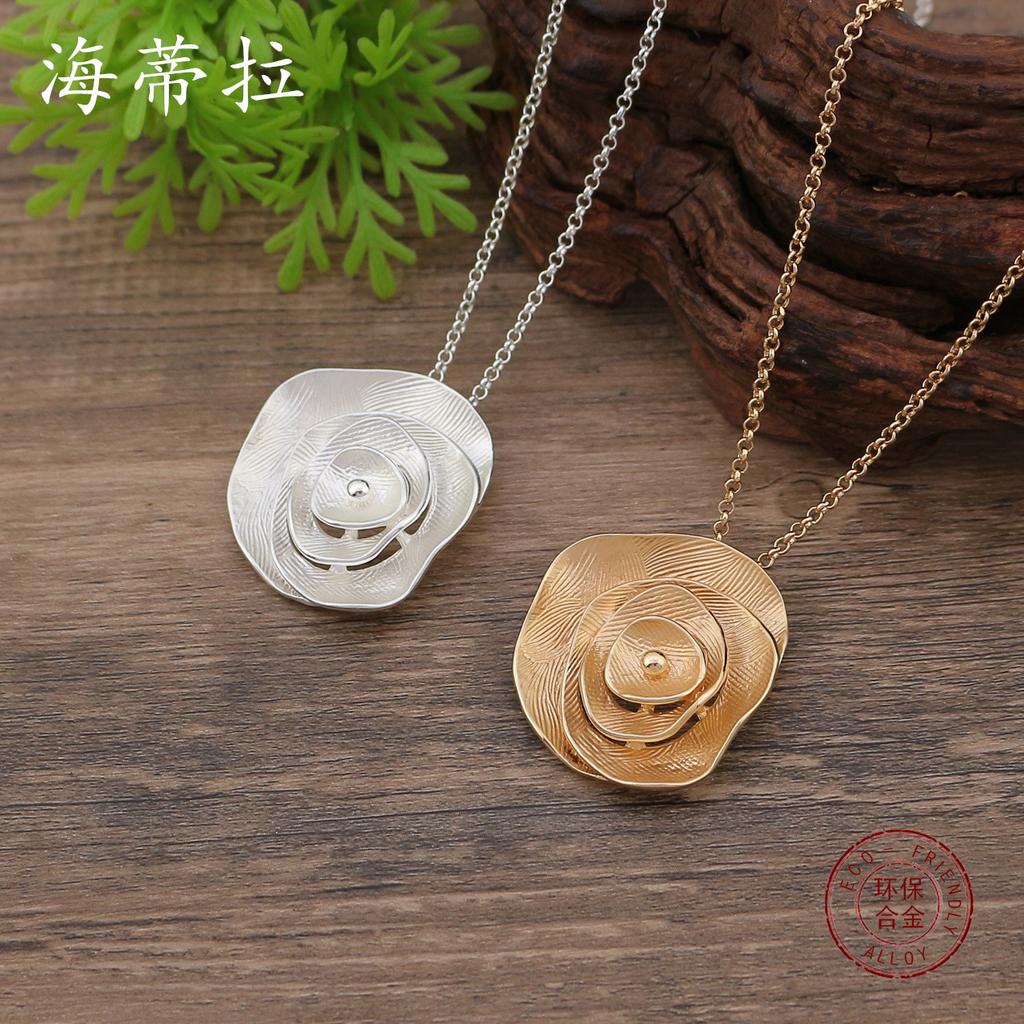 New Enamel Hollow Rose Pendant, Women's Simple and High-end Rose Alloy Necklace