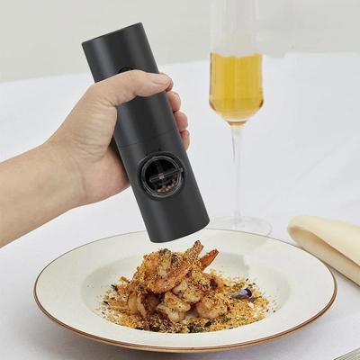 Elektrický mlynček na soľ a korenie s nastaviteľnou hrúbkou mletia, plniteľný, napájaný batériami, kuchynský gadget