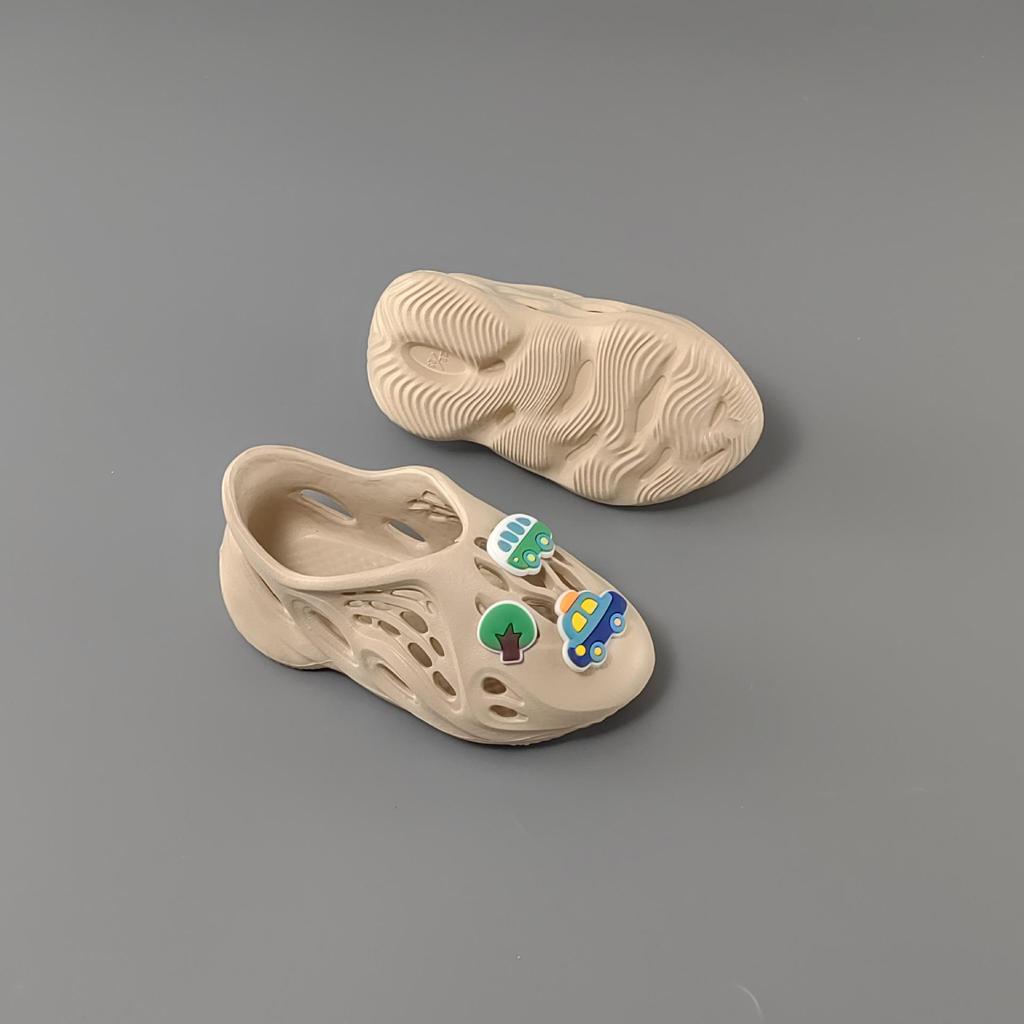 Coconut Clogs: Stylish, Comfortable Cartoon Beach Shoes for Men and Women