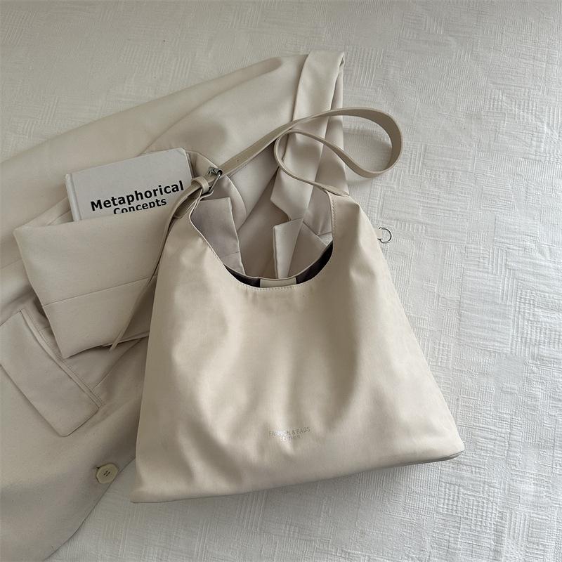 

Simple and fashionable large-capacity tote bag, winter new fashion personalized simple women s shoulder bag