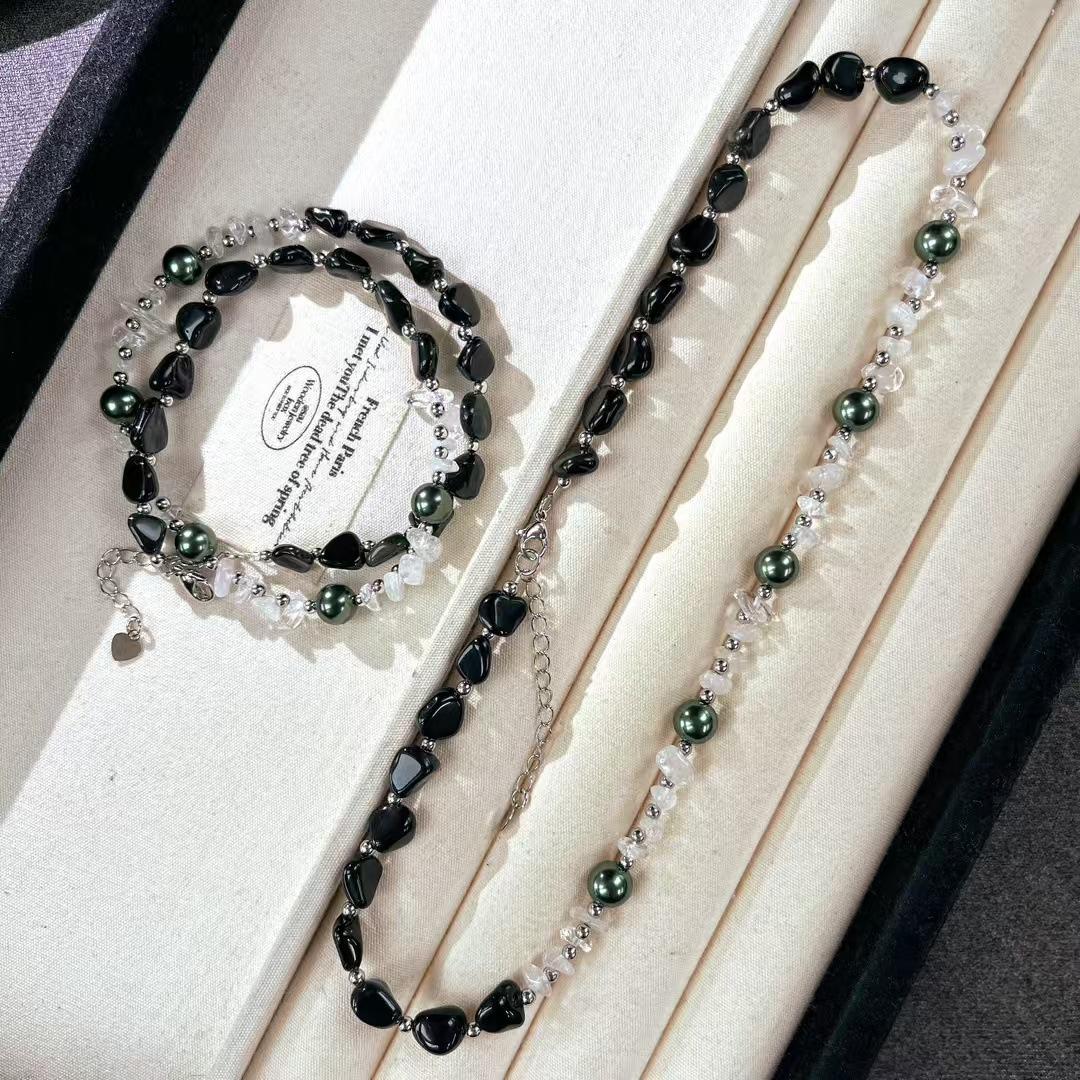 Vintage Strong Light High Quality Natural White Crystal Black Agate Artificial Crystal Pearl Necklace Collarbone Chain