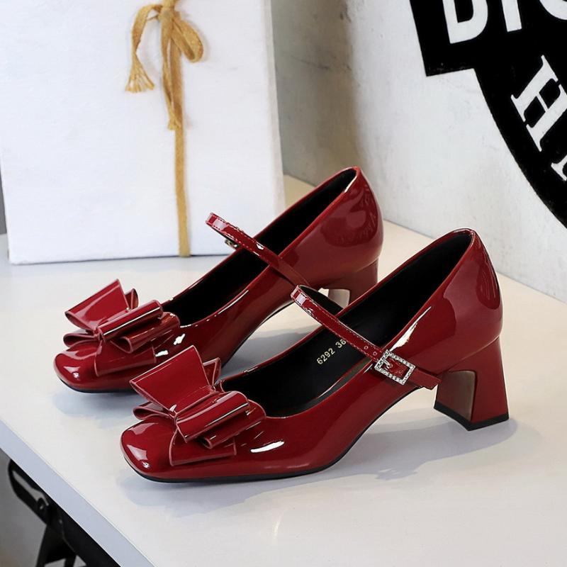 

French Banquet Bow Patent Leather Thick Heel Mary Jane Women s Shoes Square Toe Strap Light Mouth Single Shoes For Women New 34