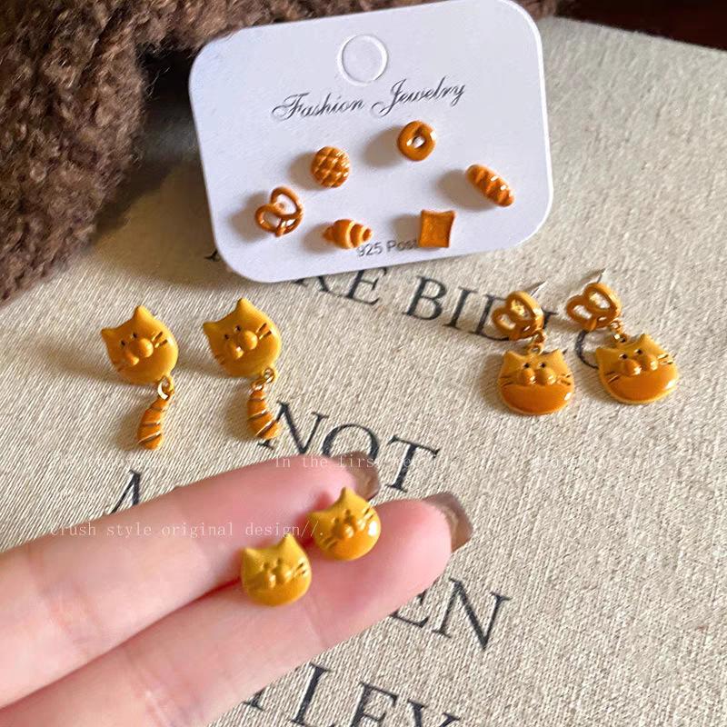 Caramel Bread Party Set Small Stud Earrings Female Maillard Cartoon Children'S Fun Cat Personality Earrings