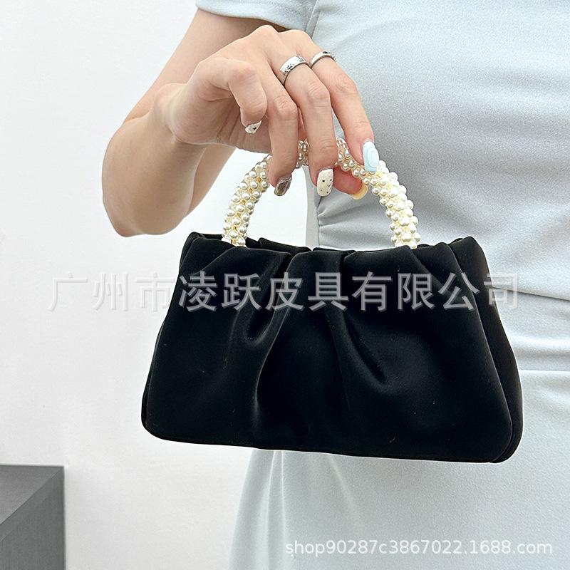 

Cloud pleated bag summer new temperament hand carry pearl wrist handbag shoulder messenger bag чёрный