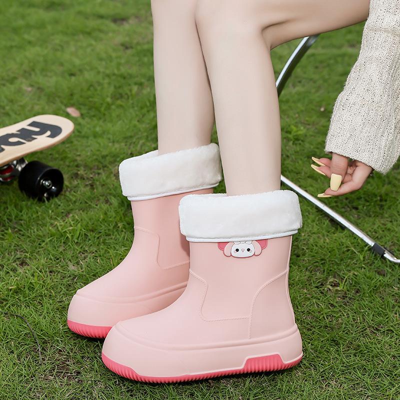 2025 new waterproof rain shoes women's fashion wear warm short rain boots Internet celebrity platform water shoes soft sole rubber shoes