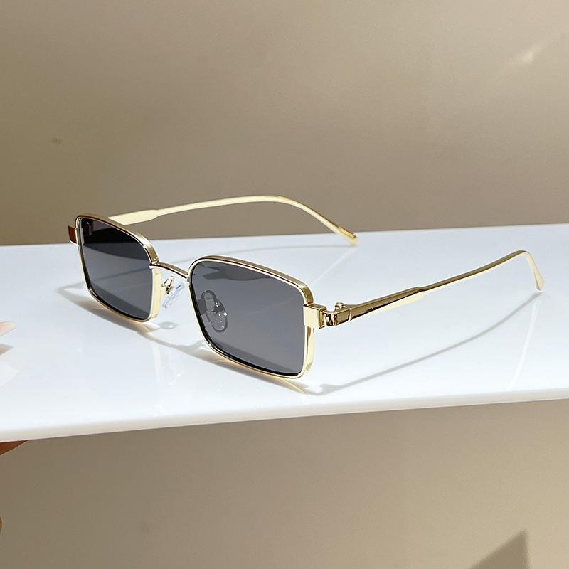 New high-end street photography, sun eyes, men's metal square sunglasses, European and American ins glasses, sunshade retro sunglasses.