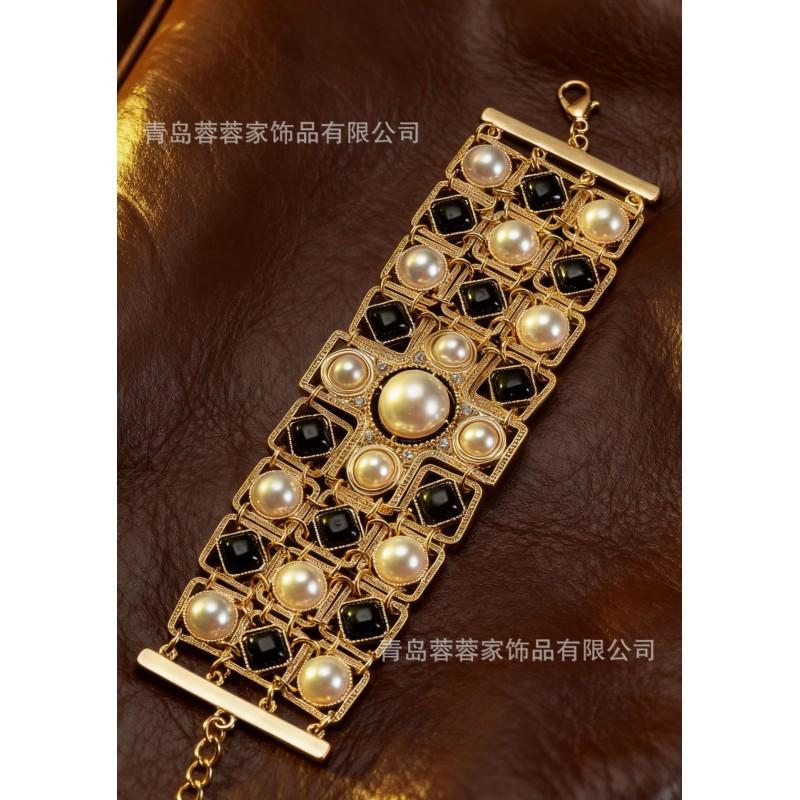 

Xiapa s New Fashionable Retro Geometric Block Patchwork Pearl Bracelet Exudes A Sense Of Luxury Light Small Fragrance Antique Style золотой