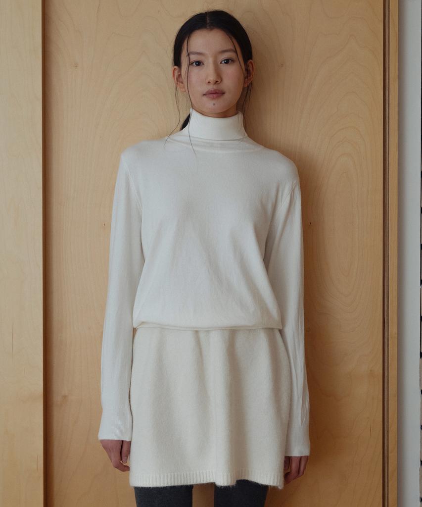 LAMINEZ Easy Turtleneck Knit - Ivory