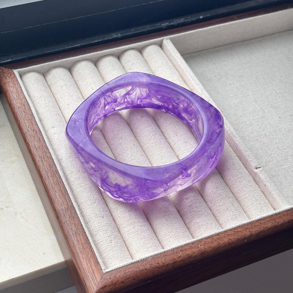 Retro Macaron Color Bangle: Stylish Women's Fashion Bracelet with Unique Niche Design