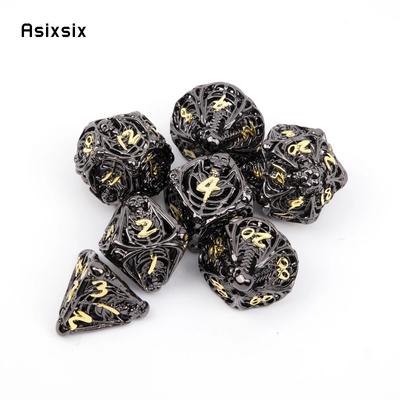 7 Stück schwarze goldene Totenkopf-Metallwürfel, hohles Metall-Polyeder-Würfel-Set, geeignet für Rollenspiele, RPG-Brettspiele, Kartenspiele