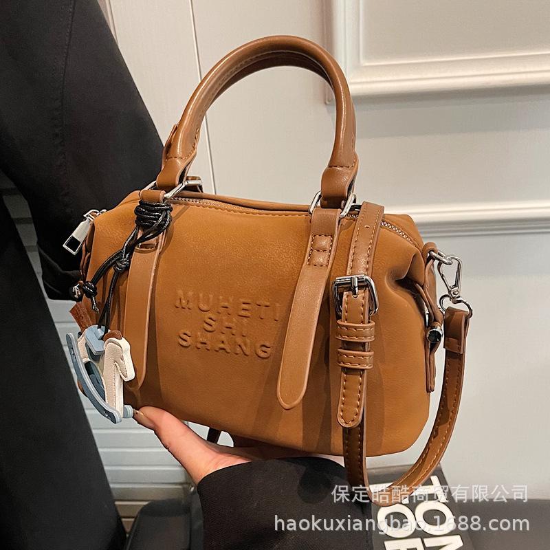 Vintage matte bag women's 2025 new commuter versatile messenger bag premium sense portable Boston bag pillow bag