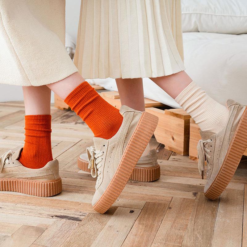 Dámské barevné bavlněné ponožky střední délky: Korejské a japonské bonbónové barvy, mačkaný styl, trendy pro podzim/zimu