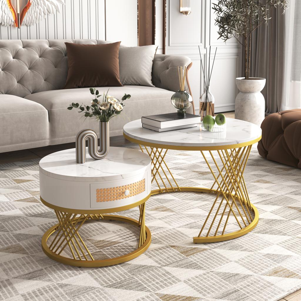 2-in-1 Runder Couchtisch aus MDF, Beistelltisch mit Marmorplatte und Schubladen aus Kunststoff-Rattan, Griffe aus Massivholz. Goldene Eisenfüße.