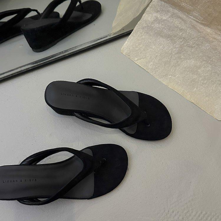 Small Slope Heel Flip-flop Shoes Women 2025 Summer Wear Increase Height and Thinness Beautiful Beach Cool Slippers Women