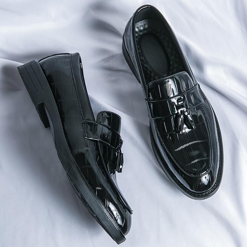 Britain New Designer Men's Green Tassels Pointed Casual Dress Homecoming Shoes Loafers Formal Wedding Footwear Zapatos Hombre