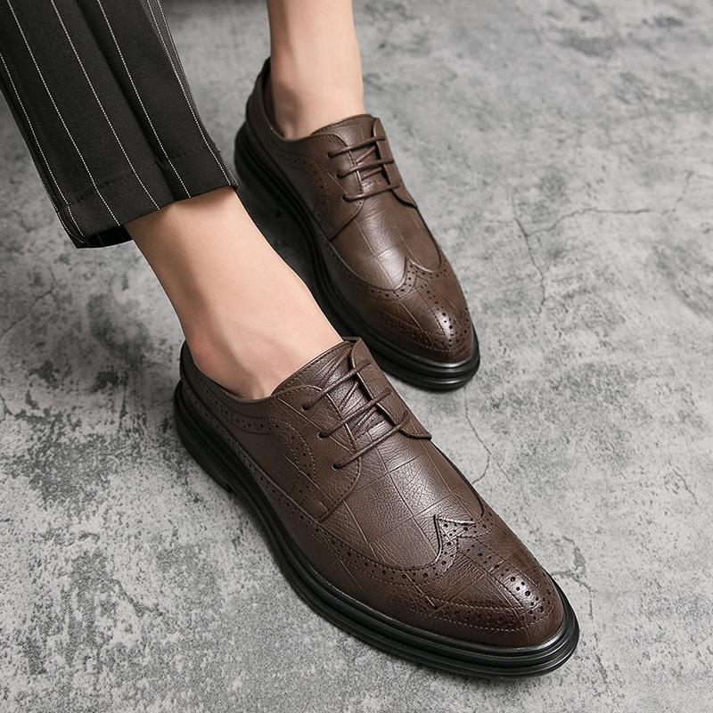 Fashion Korean Version of Men's New Pointed Comfortable Casual Leather Shoes Fashion Brand Men's Spring Carved Lace Up Leather Shoes