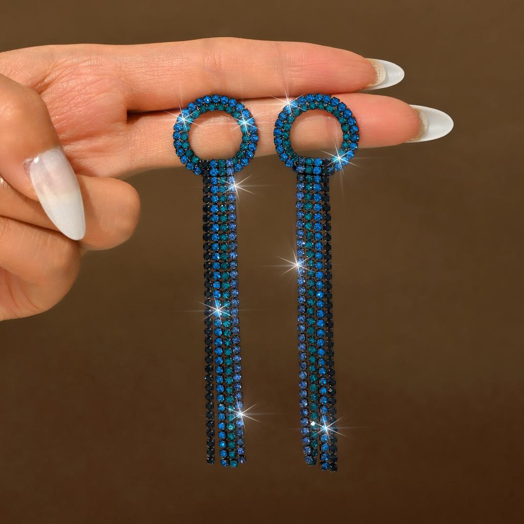Trendy, Simple, and Innovative Tassel Earrings Are Suitable for Pairing with Evening Party Dresses