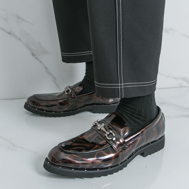 Men Green Brown Rivet Fashionable Lacquer Leather Shoes Trendy Pointed Hairstylist Leather Shoes Business Non Slip Driving Shoes