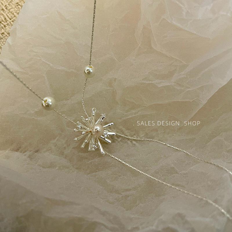 Collana a Nappa con Fiocco di Neve d'Argento e Perle - Elegante Catena per Maglione Autunno/Inverno per Donna