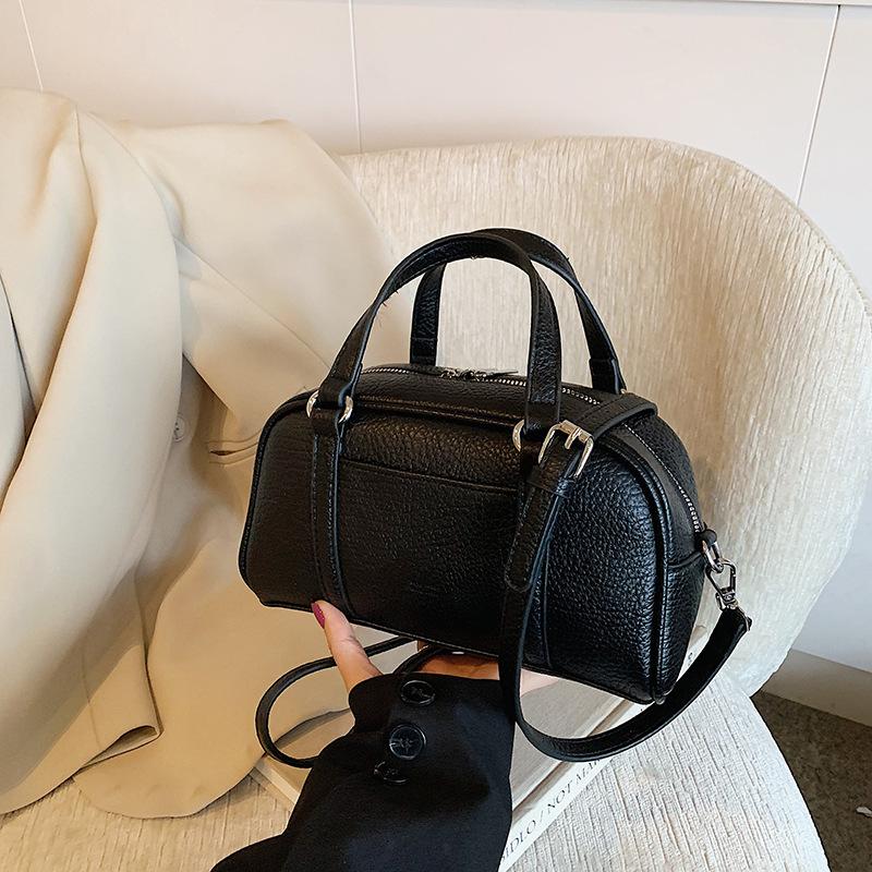 Retro High-end Handbag Women's 2025 Autumn and Winter New Commuter Versatile Boston Bag Casual Shoulder Messenger Bag