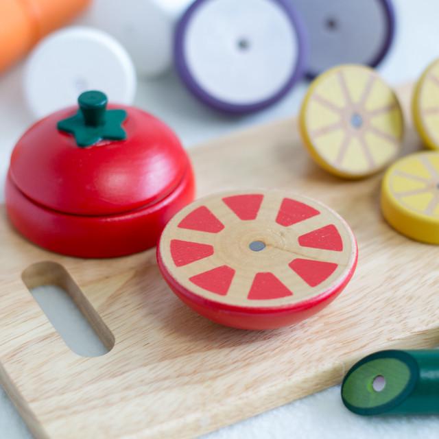 Wooden Magnetic Play Kitchen Set: Cuttable Fruits & Vegetables for Kids Pretend Play