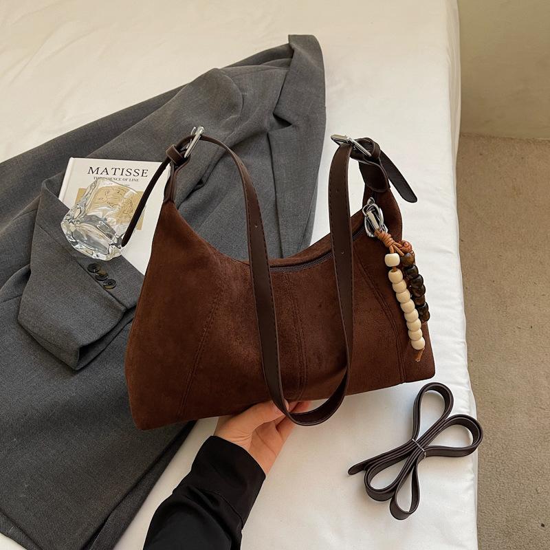 

Korean version of simple casual portable baguette bag women s 2025 autumn new fashion matte foreign feeling shoulder messenger bag