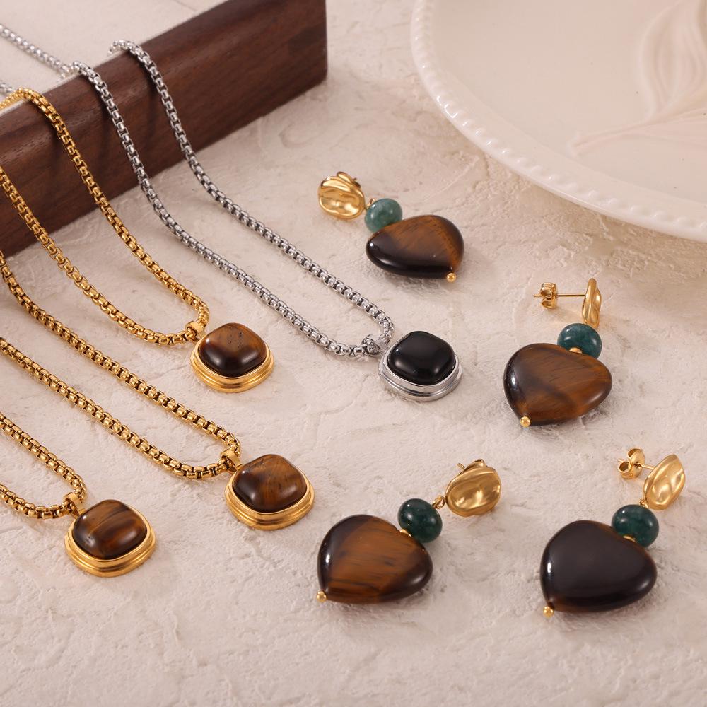 

British Retro Luxury Jewelry Set with Tiger s Eye Square Pendant & Heart-Shaped Titanium Steel