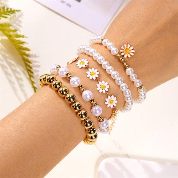 Multi-layer 4pcs Vintage Daisy Flower Pendant Pearl Bracelet Set for Women Bohemian Beaded Enamel Star Stackable String Bracelet