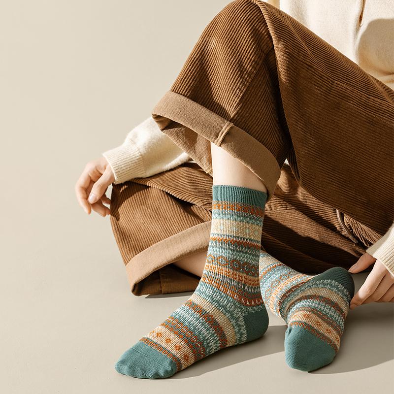 3 Pack Womens Cotton Socks Autumn and Winter Warm Socks Thick Knit Cabin Cozy Crew Soft Socks Gifts for Women Colorful Fashion