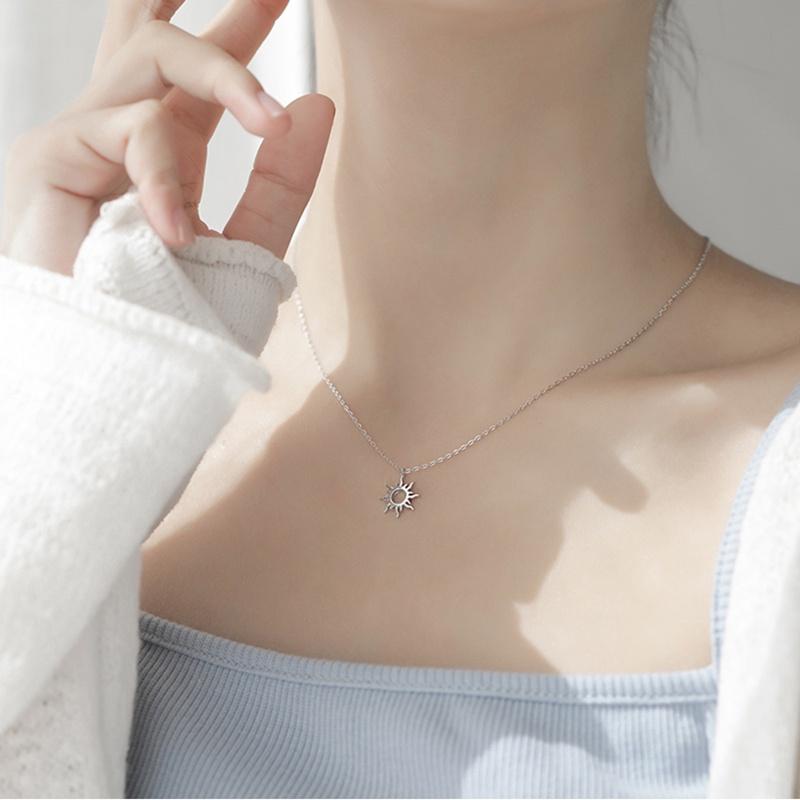 Módny strieborný náhrdelník s príveskom na slnku pre ženy s okrúhlou retiazkou