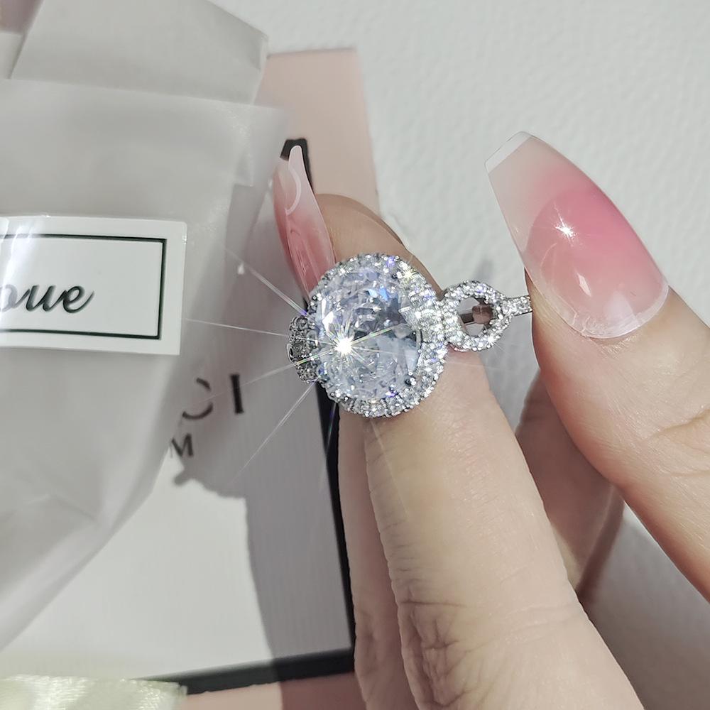 European & American Round Diamond Inlaid Ring