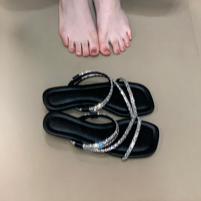 

Женские шлепанцы с открытым носком и стразами, новинка лета 2025, простые универсальные туфельки феи с квадратным носком 39 чёрный