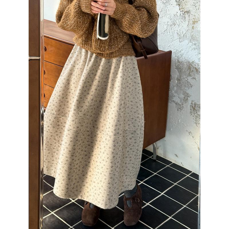 

Youge Retro Floral Woolen Mid-Length Skirt with Elastic Waist 860 M