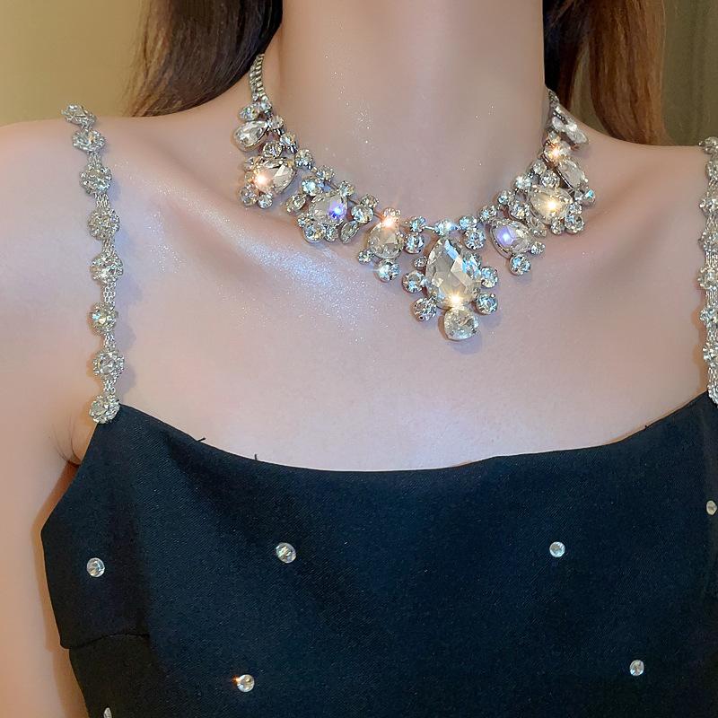 Luxury Water Drop Crystal Choker Necklaces for Women Geometric Silver Color Clavicle Chain Necklaces Party Wedding Jewelry